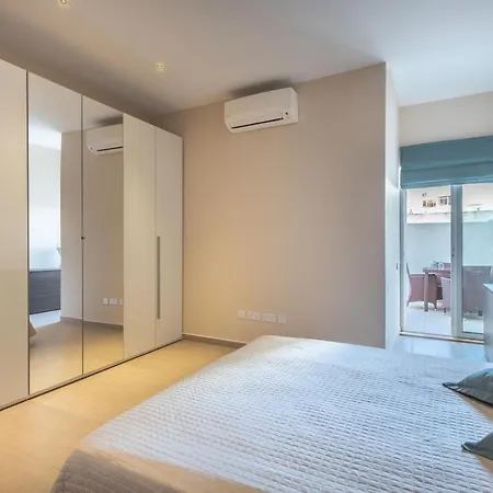 Luxury With A Large Terrace Apartament